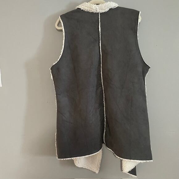 LuLaRoe Gray Faux Suede Sherpa Vest LARGE Festival Boho Western Cottage Country - Picture 6 of 6